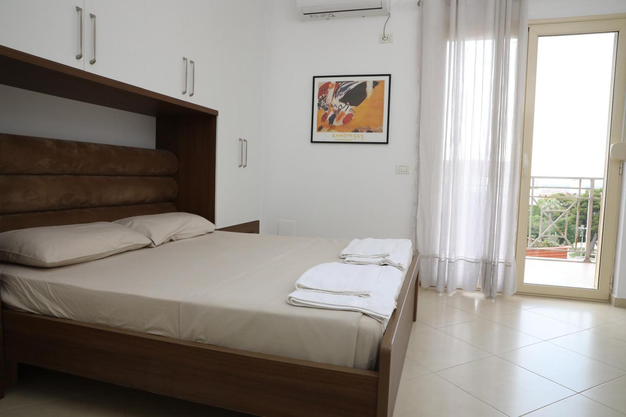 Square View Apartment Vlorë Eksteriør billede